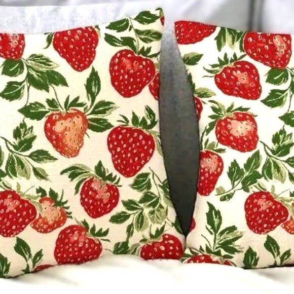 Set/2 18x18 Farmhouse Cottage Summer Strawberry Throw Pillow Cushion Covers New - Picture 3 of 3